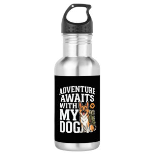 Avontuur wacht met mijn hond wandelen waterfles