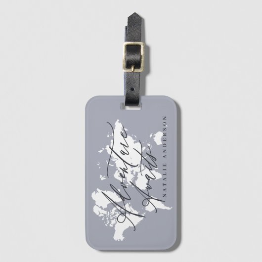 Avontuur wacht op blauwe waterverf wereldkaart bagagelabel (Voorkant (verticaal))