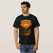 Avontuur wacht op camping T-shirt | Wandelen, Reiz (Voorkant volledig)