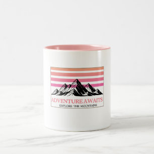 Avontuur Wacht Op De Retro Berg Zonsondergang Tweekleurige Koffiemok