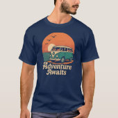 Avontuur wacht op Retro Reizen T-Shirt met Zonsond (Voorkant)