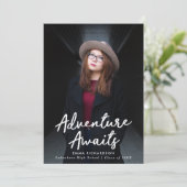Avontuur Wacht Script Donkerblauwe Foto Afstuderen Aankondiging (Staand voorkant)