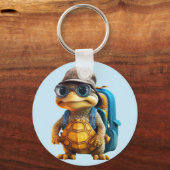 Avontuurlijk Leuke Kleine Schildpad met Rugzak, Sleutelhanger (Achterkant)