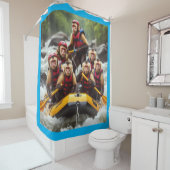 Avontuurlijke kapucijnapen Whitewater Rafting Douchegordijn (In situ)