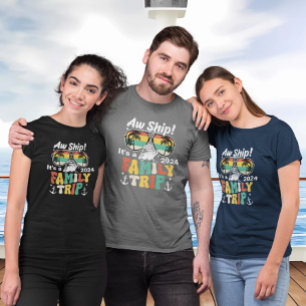 Aw schip Het is een familie schip op maat jaar T-shirt