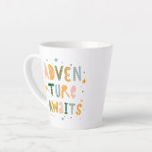 Awages voor avontuur latte mok (Linkerhoek)