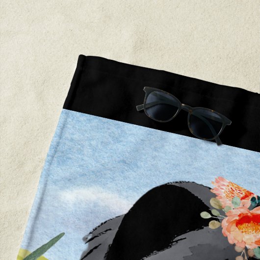 AWASH IN LICHT Zwart - Blue Chow Dog Strandlaken (In situ)