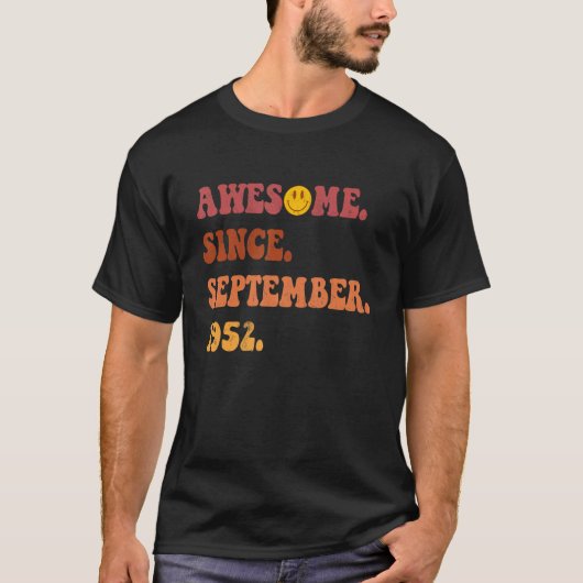 Awesome Since September 1952 Retro Groovy 70 Year  T-shirt (Voorkant)