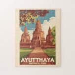Ayutthaya Historisch Park Illustratie Reizen Kunst Legpuzzel<br><div class="desc">Ayutthaya retro vector reisontwerp. De ruïnes van de oude stad vormen nu het Ayutthaya Historical Park,  een archeologische vindplaats met paleizen,  boeddhistische tempels,  kloosters en standbeelden.</div>