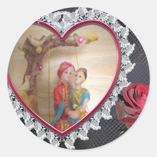 Aziatisch bruidspaar op Heart Swing Art Print Ronde Sticker (Voorkant)