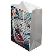 Aziatisch Meisje Graffiti Medium Cadeauzakje (Achterkant Gekanteld)