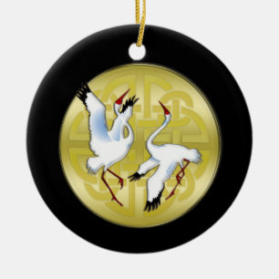 Aziatische danskranen op gouden cirkel keramisch ornament