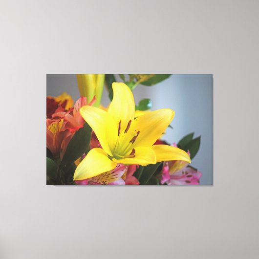 Aziatische gele lelie verpakte canvas kunst (Voorkant)