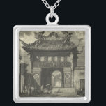 Aziatische imperiale tempel in zwart-wit zilver vergulden ketting<br><div class="desc">Bezoekers verzamelen zich voor deze Aziatische keizertempel,  klaar om binnen te komen. De verbluffende afdruk wordt in zwart-wit gemaakt,  zodat het hele stuk een oud uiterlijk krijgt dat nabootst op het moment dat het wordt afgebeeld. Doe dit vandaag op je muur en geniet van!</div>