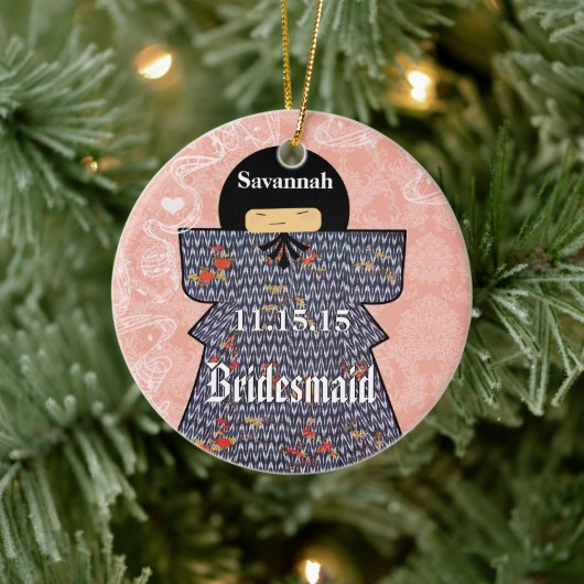 Aziatische Kimono Birdesmaid geeft roze veranderin Keramisch Ornament (Boom)