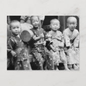 Aziatische kinderen in traditionele kleding (1908) briefkaart (Voorkant)