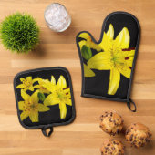 Aziatische lelies op zwart ovenwant & pannenlap set (Top down)