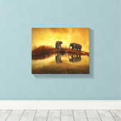 Aziatische olifanten in Thailand onder een gloeien Canvas Afdruk (Insitu (Houten vloer))