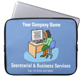 Aziatische secretaresse op een kantoorrocomputer. laptop sleeve
