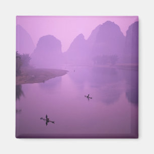 Azië, China, Guanxi, Yangshou. Vissers op vlot Magneet