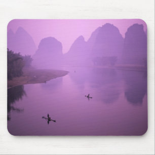 Azië, China, Guanxi, Yangshou. Vissers op vlot Muismat