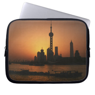 AZIË, China, Shanghai Uitzicht op Oriental Pearl T Laptop Sleeve