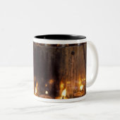 Azië, China, Tibet, Lhasa. Goudvlammen, Tweekleurige Koffiemok (Voorkant rechts)