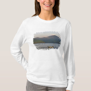 Azië, Japan, Hakone. Vroege ochtendbeelden van de  T-shirt
