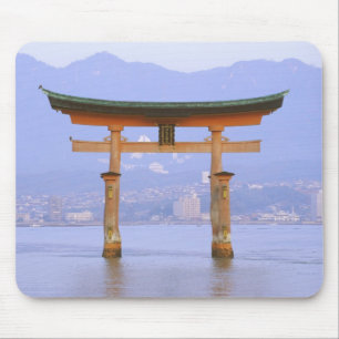 Azië, Japan, Hiroshima. Mivaiima. Torii-poort Muismat