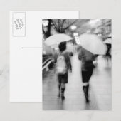 Azië, Japan, Tokio. Jonge vrouwen en paraplu's. Briefkaart (Voorkant / Achterkant)