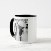 Azië, Japan, Tokio. Jonge vrouwen en paraplu's. Mok (Voorkant links)