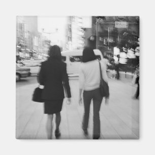 Azië, Japan, Tokio. Jonge vrouwen op de Ginza. Magneet