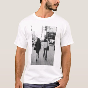 Azië, Japan, Tokio. Jonge vrouwen op de Ginza. T-shirt