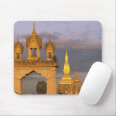 Azië, Laos, Vientiane. Dat Luang Tempel. Muismat (Met muis)