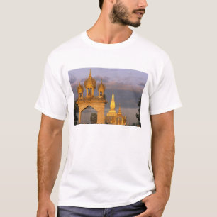Azië, Laos, Vientiane. Dat Luang-tempel. T-shirt