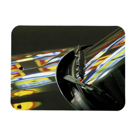 Azië, Maleisië, Melaka. Neonreflecties in de auto Magneet (Horizontaal)