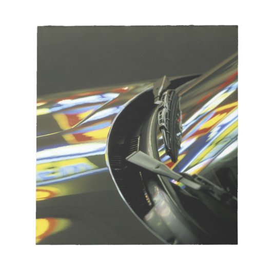 Azië, Maleisië, Melaka. Neonreflecties in de auto Notitieblok (Voorkant)