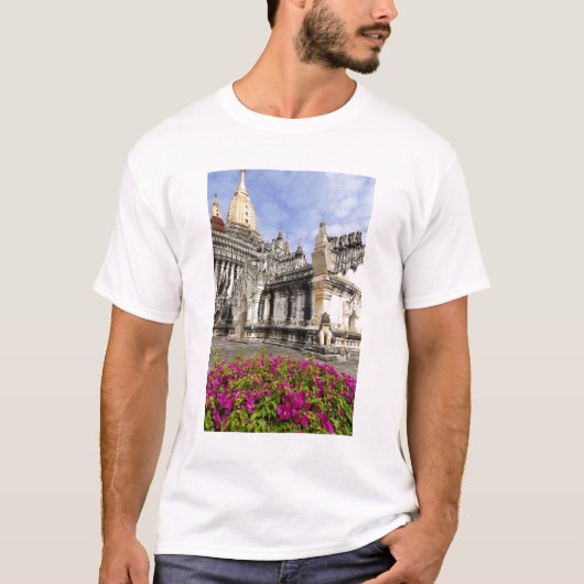 Azië, Myanmar (Birma), Bagan (Pagan). De Ananda T-shirt (Voorkant)