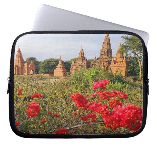 Azië, Myanmar (Birma), Bagan (Pagan). Een Bagan Laptop Sleeve (Voorkant)