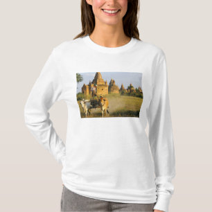 Azië, Myanmar (Birma), Bagan (Pagan). Een kar is T-shirt