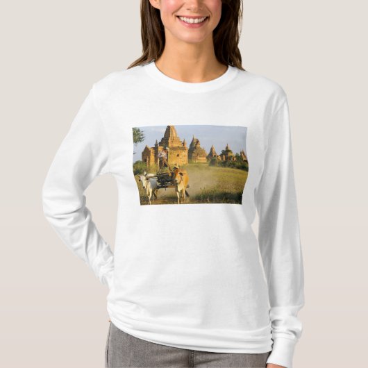Azië, Myanmar (Birma), Bagan (Pagan). Een kar is T-shirt (Voorkant)