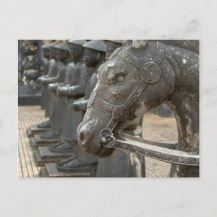 Azië, Vietnam. Beeldjes en paardenstandbeelden Briefkaart
