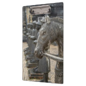 Azië, Vietnam. Cellen en standbeelden van paarden Klembord (Links)