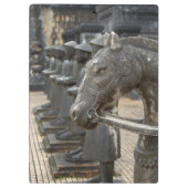 Azië, Vietnam. Cellen en standbeelden van paarden Klembord (Achterkant)