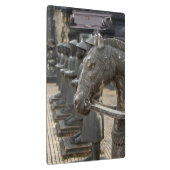 Azië, Vietnam. Cellen en standbeelden van paarden Klembord (Rechts)