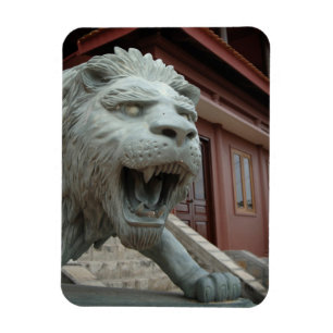 Azië, Vietnam. Lionbeeldhouwwerk in Chau Doc Magneet