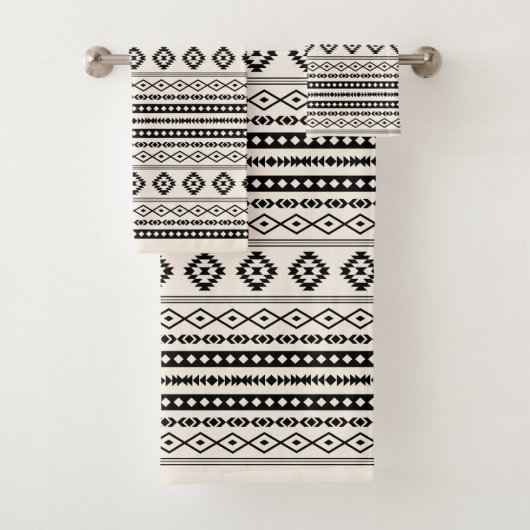 Aztec Black op Cream Mixed Pattern Bad Handdoek (Insitu)