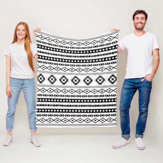 Aztec Black op White Mixed Motifs Pattern Fleece Deken (In situ)
