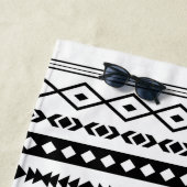 Aztec Black op White Mixed Motifs Pattern Strandlaken (In situ)