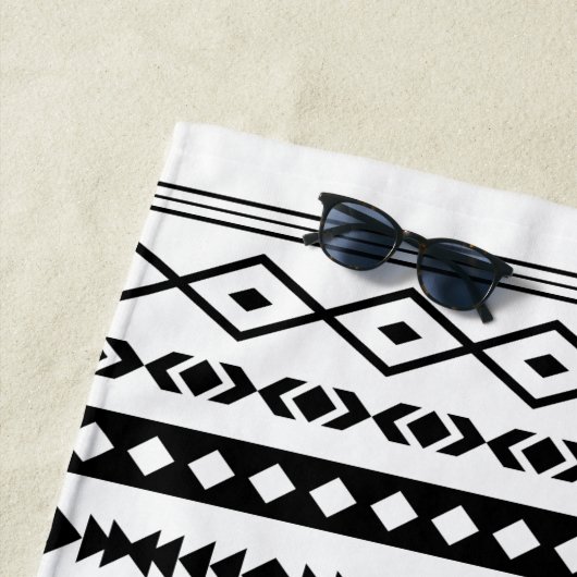 Aztec Black op White Mixed Motifs Pattern Strandlaken (In situ)